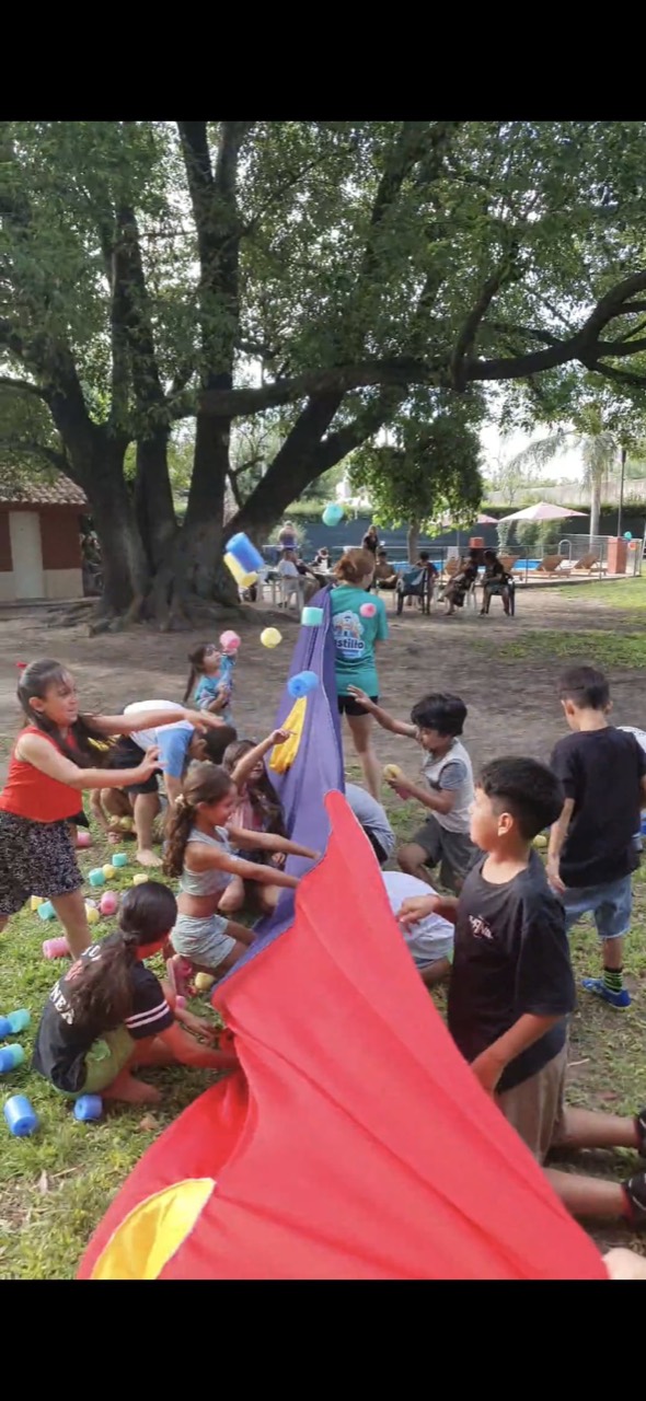 Juegos en equipo al aire libre